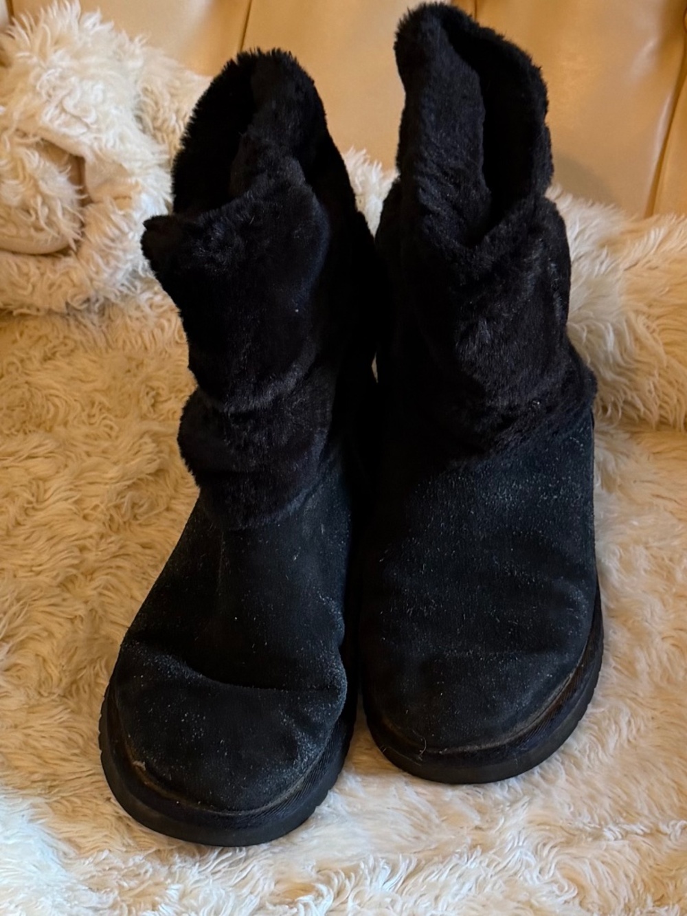 Koolaburra By UGG; Size 8, Black, Short Boot